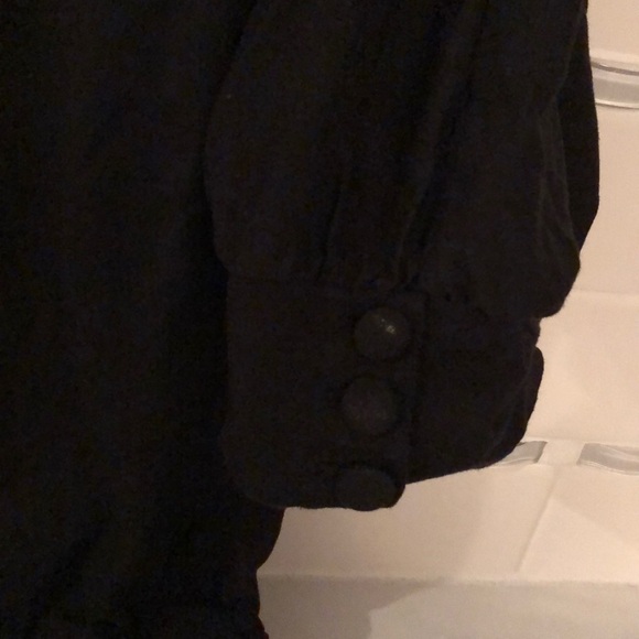 Groggy black t-shirt with feather print. - Picture 2 of 7